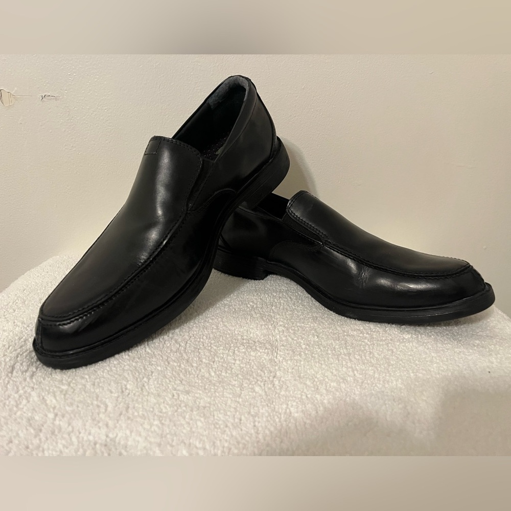 Loafers Men’s Black Leather Slip-On Sleek Design